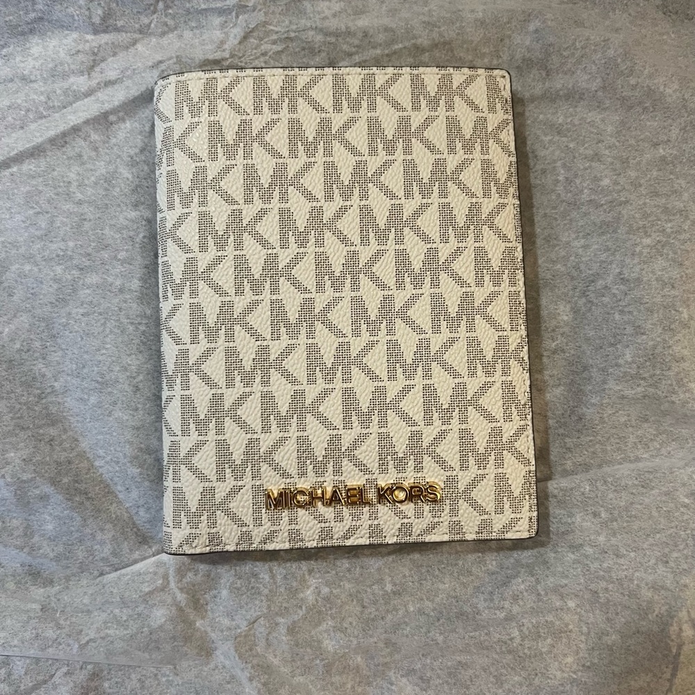 Michael Kors Passport Wallet - NWOT